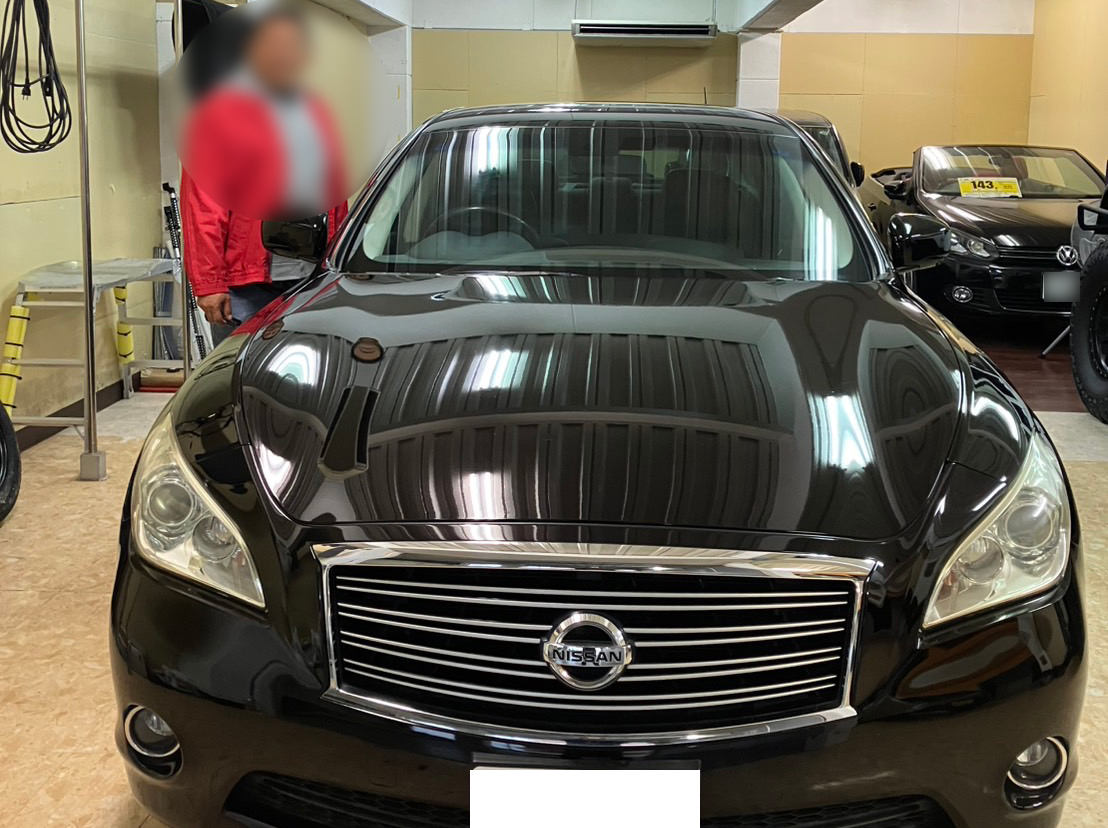 日産　フーガ黒